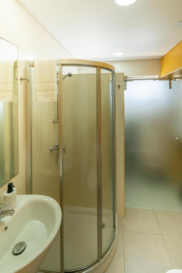 Ponta Delgada Atlantic Penthouse - City, Montain & Ocean - Free Parking מראה חיצוני תמונה